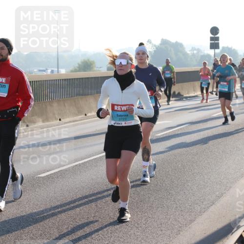 03.10.2025 - Köhlbrandbrückenlauf Lena Gebhardt http://msf.ph/oto/9064946 03.10.2025 09:22:02 Position 1 33, 1952, 3216, 3723 meine-sportfotos.de