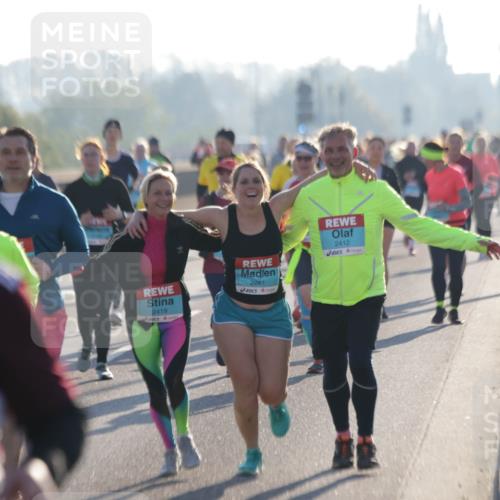 03.10.2025 - Köhlbrandbrückenlauf Jannik Wohlers http://msf.ph/oto/9064954 03.10.2025 09:25:56 Position 3 2419, 2261, 2412 meine-sportfotos.de