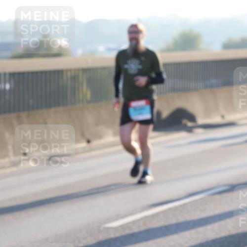 03.10.2025 - Köhlbrandbrückenlauf Lena Gebhardt http://msf.ph/oto/9064970 03.10.2025 09:22:04 Position 1  meine-sportfotos.de