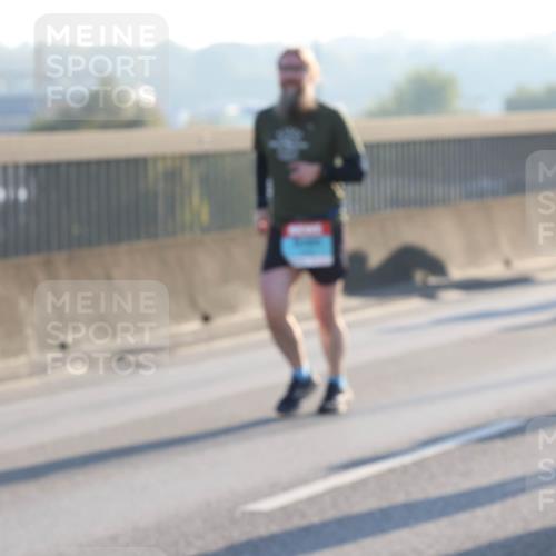 03.10.2025 - Köhlbrandbrückenlauf Lena Gebhardt http://msf.ph/oto/9064971 03.10.2025 09:22:04 Position 1  meine-sportfotos.de