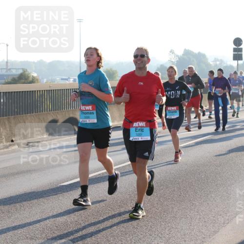 03.10.2025 - Köhlbrandbrückenlauf Lena Gebhardt http://msf.ph/oto/9064980 03.10.2025 09:22:05 Position 1 1390, 3200, 3201, 1771 meine-sportfotos.de