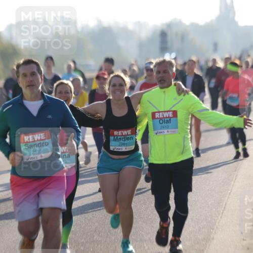 03.10.2025 - Köhlbrandbrückenlauf Jannik Wohlers http://msf.ph/oto/9064981 03.10.2025 09:25:57 Position 3 2115, 19, 2261, 2412 meine-sportfotos.de