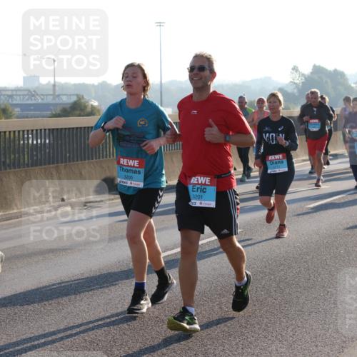 03.10.2025 - Köhlbrandbrückenlauf Lena Gebhardt http://msf.ph/oto/9064982 03.10.2025 09:22:06 Position 1 1390, 3200, 3201, 1771 meine-sportfotos.de