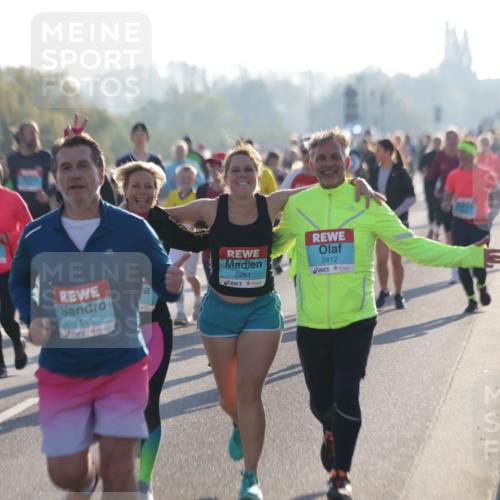 03.10.2025 - Köhlbrandbrückenlauf Jannik Wohlers http://msf.ph/oto/9064992 03.10.2025 09:25:58 Position 3 2115, 2261, 2412 meine-sportfotos.de