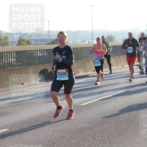 03.10.2025 - Köhlbrandbrückenlauf Lena Gebhardt http://msf.ph/oto/9065003 03.10.2025 09:22:07 Position 1 1771 meine-sportfotos.de