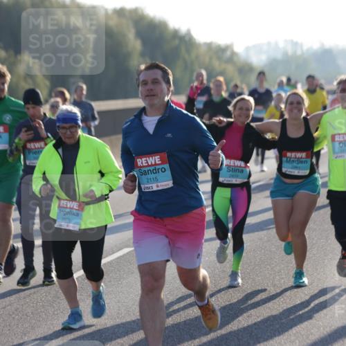 03.10.2025 - Köhlbrandbrückenlauf Jannik Wohlers http://msf.ph/oto/9065004 03.10.2025 09:25:59 Position 3 2603, 2115, 2419, 2201, 2412 meine-sportfotos.de