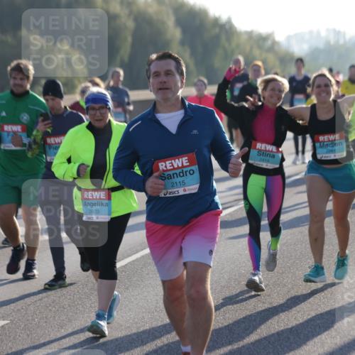 03.10.2025 - Köhlbrandbrückenlauf Jannik Wohlers http://msf.ph/oto/9065014 03.10.2025 09:25:59 Position 3 2603, 2115, 2419, 2201, 2412 meine-sportfotos.de