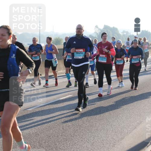 03.10.2025 - Köhlbrandbrückenlauf Lena Gebhardt http://msf.ph/oto/9065027 03.10.2025 09:22:10 Position 1 2886, 1124, 1591, 2079 meine-sportfotos.de
