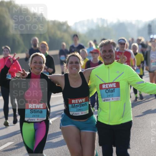 03.10.2025 - Köhlbrandbrückenlauf Jannik Wohlers http://msf.ph/oto/9065029 03.10.2025 09:26:00 Position 3 2419, 2261, 2412 meine-sportfotos.de