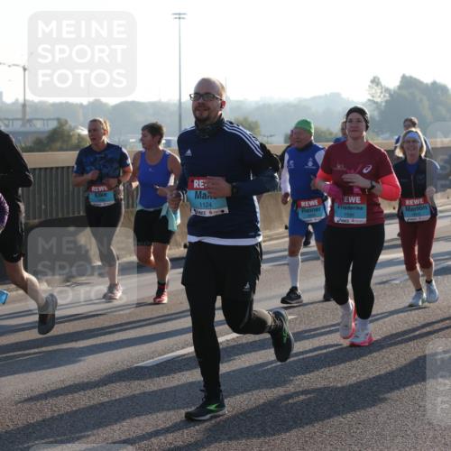 03.10.2025 - Köhlbrandbrückenlauf Lena Gebhardt http://msf.ph/oto/9065030 03.10.2025 09:22:10 Position 1 2885, 1124, 2079, 1591 meine-sportfotos.de