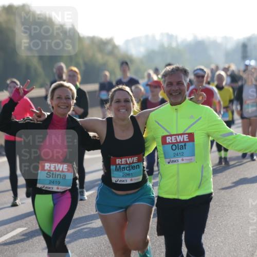 03.10.2025 - Köhlbrandbrückenlauf Jannik Wohlers http://msf.ph/oto/9065031 03.10.2025 09:26:00 Position 3 2419, 2261, 2412 meine-sportfotos.de