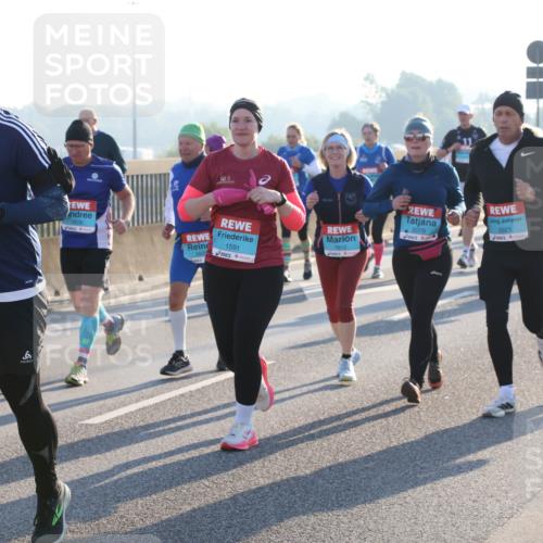 03.10.2025 - Köhlbrandbrückenlauf Lena Gebhardt http://msf.ph/oto/9065038 03.10.2025 09:22:11 Position 1 1124, 1812, 1591, 2079, 3321, 1192 meine-sportfotos.de