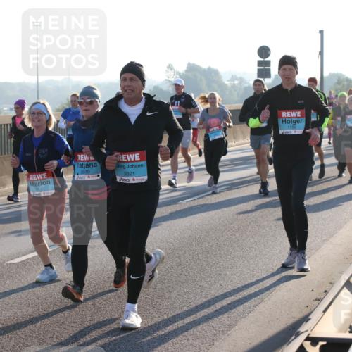 03.10.2025 - Köhlbrandbrückenlauf Lena Gebhardt http://msf.ph/oto/9065044 03.10.2025 09:22:12 Position 1 1591, 1812, 2079, 3321, 1192 meine-sportfotos.de
