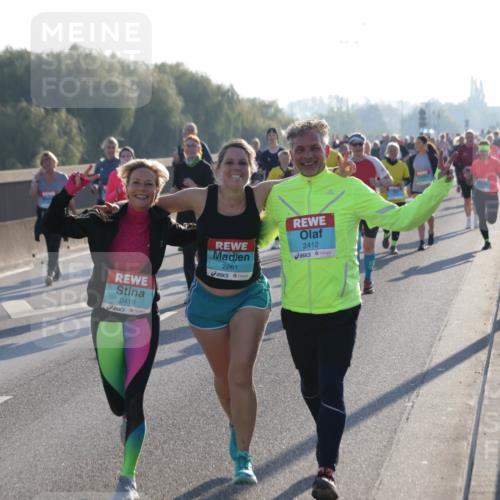 03.10.2025 - Köhlbrandbrückenlauf Jannik Wohlers http://msf.ph/oto/9065046 03.10.2025 09:26:01 Position 3 2419, 2261, 2412 meine-sportfotos.de