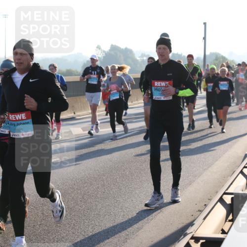 03.10.2025 - Köhlbrandbrückenlauf Lena Gebhardt http://msf.ph/oto/9065050 03.10.2025 09:22:12 Position 1 1812, 2079, 3321, 113 meine-sportfotos.de