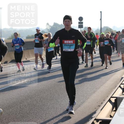 03.10.2025 - Köhlbrandbrückenlauf Lena Gebhardt http://msf.ph/oto/9065059 03.10.2025 09:22:13 Position 1 3321, 1192 meine-sportfotos.de