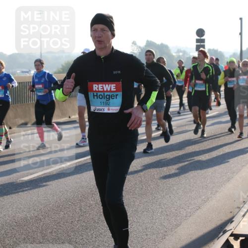 03.10.2025 - Köhlbrandbrückenlauf Lena Gebhardt http://msf.ph/oto/9065072 03.10.2025 09:22:13 Position 1 1192 meine-sportfotos.de