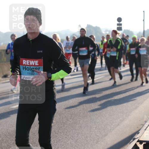 03.10.2025 - Köhlbrandbrückenlauf Lena Gebhardt http://msf.ph/oto/9065077 03.10.2025 09:22:13 Position 1 1192 meine-sportfotos.de