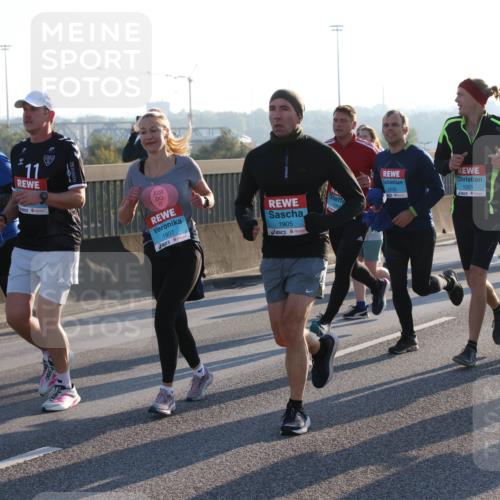03.10.2025 - Köhlbrandbrückenlauf Lena Gebhardt http://msf.ph/oto/9065111 03.10.2025 09:22:15 Position 1 11, 1907, 1905, 1558, 1201 meine-sportfotos.de