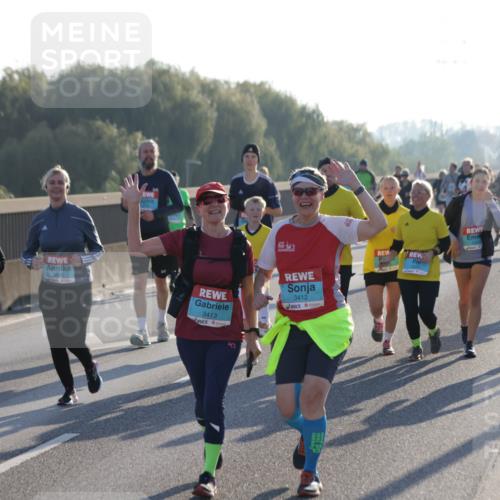 03.10.2025 - Köhlbrandbrückenlauf Jannik Wohlers http://msf.ph/oto/9065125 03.10.2025 09:26:05 Position 3 2159, 3413, 3412 meine-sportfotos.de