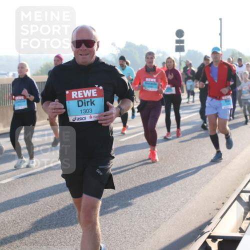 03.10.2025 - Köhlbrandbrückenlauf Lena Gebhardt http://msf.ph/oto/9065175 03.10.2025 09:22:17 Position 1 4, 1303 meine-sportfotos.de