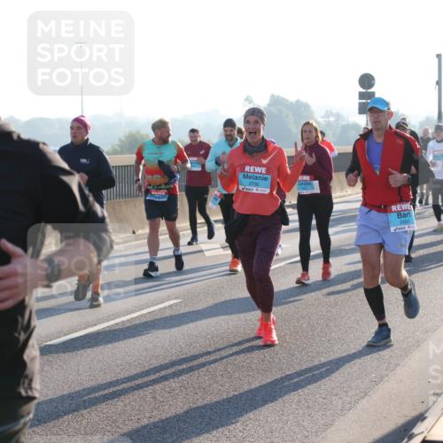 03.10.2025 - Köhlbrandbrückenlauf Lena Gebhardt http://msf.ph/oto/9065183 03.10.2025 09:22:18 Position 1 1303, 2790, 2450 meine-sportfotos.de