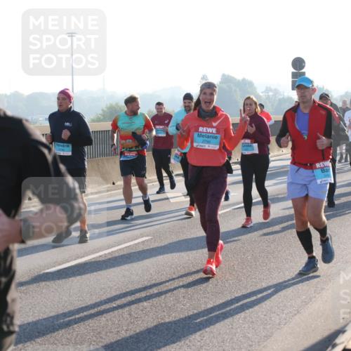 03.10.2025 - Köhlbrandbrückenlauf Lena Gebhardt http://msf.ph/oto/9065186 03.10.2025 09:22:18 Position 1 1303, 25, 3146, 2790, 10 meine-sportfotos.de