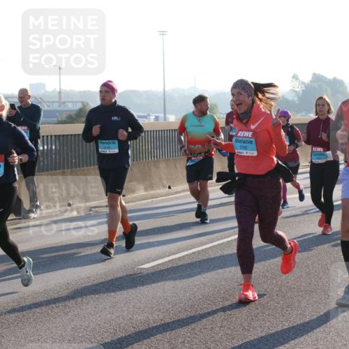 03.10.2025 - Köhlbrandbrückenlauf Lena Gebhardt http://msf.ph/oto/9065195 03.10.2025 09:22:18 Position 1 1915, 1417, 3146, 2790, 2450 meine-sportfotos.de