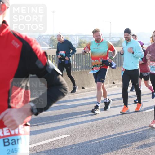 03.10.2025 - Köhlbrandbrückenlauf Lena Gebhardt http://msf.ph/oto/9065227 03.10.2025 09:22:20 Position 1 2450, 2, 1597 meine-sportfotos.de