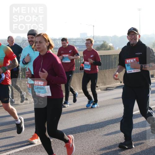 03.10.2025 - Köhlbrandbrückenlauf Lena Gebhardt http://msf.ph/oto/9065240 03.10.2025 09:22:21 Position 1 25, 1597, 200 meine-sportfotos.de