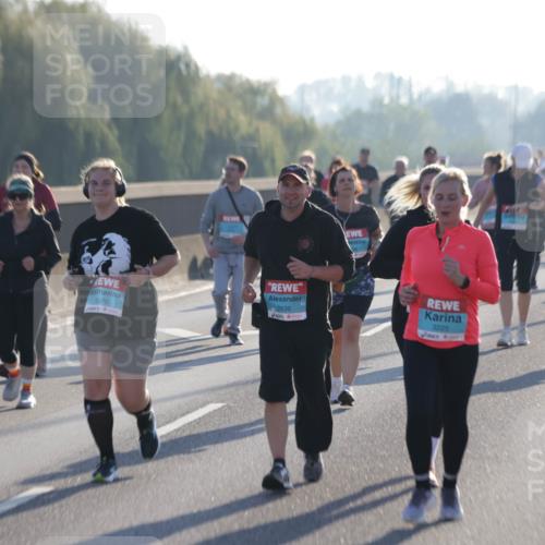 03.10.2025 - Köhlbrandbrückenlauf Jannik Wohlers http://msf.ph/oto/9065312 03.10.2025 09:26:14 Position 3 3370, 2636, 3225 meine-sportfotos.de