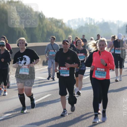 03.10.2025 - Köhlbrandbrückenlauf Jannik Wohlers http://msf.ph/oto/9065316 03.10.2025 09:26:14 Position 3 3370, 2636, 3225 meine-sportfotos.de