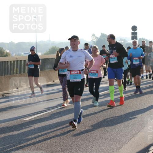 03.10.2025 - Köhlbrandbrückenlauf Lena Gebhardt http://msf.ph/oto/9065324 03.10.2025 09:22:27 Position 1 3815, 1672, 1282 meine-sportfotos.de