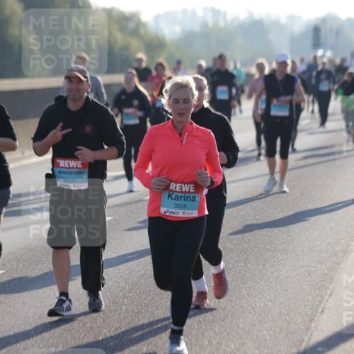 03.10.2025 - Köhlbrandbrückenlauf Jannik Wohlers http://msf.ph/oto/9065344 03.10.2025 09:26:15 Position 3 3370, 2636, 3225 meine-sportfotos.de