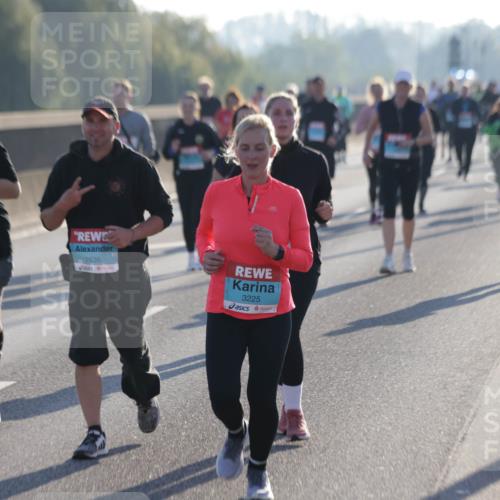 03.10.2025 - Köhlbrandbrückenlauf Jannik Wohlers http://msf.ph/oto/9065351 03.10.2025 09:26:15 Position 3 3370, 2636, 3225 meine-sportfotos.de
