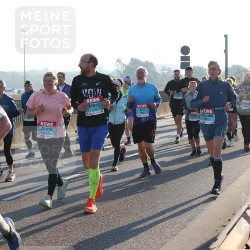 03.10.2025 - Köhlbrandbrückenlauf Lena Gebhardt http://msf.ph/oto/9065353 03.10.2025 09:22:28 Position 1 3815, 1672, 1282, 1809, 3372 meine-sportfotos.de