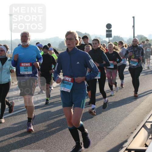 03.10.2025 - Köhlbrandbrückenlauf Lena Gebhardt http://msf.ph/oto/9065390 03.10.2025 09:22:29 Position 1 1809, 72, 38 meine-sportfotos.de