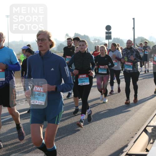 03.10.2025 - Köhlbrandbrückenlauf Lena Gebhardt http://msf.ph/oto/9065397 03.10.2025 09:22:30 Position 1 1809, 372, 2686 meine-sportfotos.de