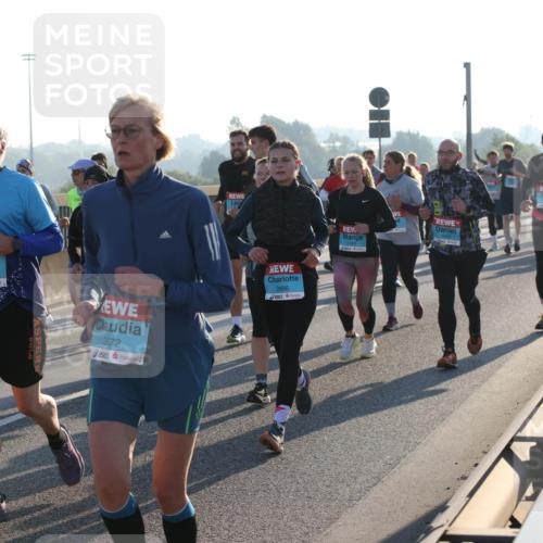 03.10.2025 - Köhlbrandbrückenlauf Lena Gebhardt http://msf.ph/oto/9065401 03.10.2025 09:22:30 Position 1 1809, 3372, 2686 meine-sportfotos.de
