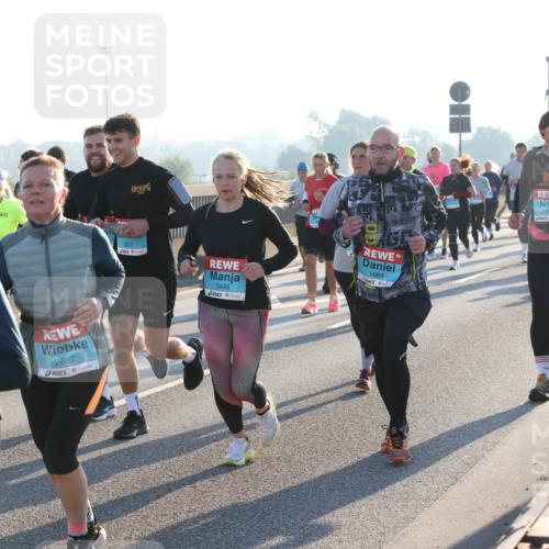 03.10.2025 - Köhlbrandbrückenlauf Lena Gebhardt http://msf.ph/oto/9065423 03.10.2025 09:22:31 Position 1 3207, 3445, 2686, 2687, 1669, 1329 meine-sportfotos.de