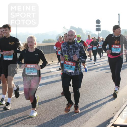 03.10.2025 - Köhlbrandbrückenlauf Lena Gebhardt http://msf.ph/oto/9065429 03.10.2025 09:22:32 Position 1 9, 20, 3207, 3445, 2687, 1669, 1329 meine-sportfotos.de