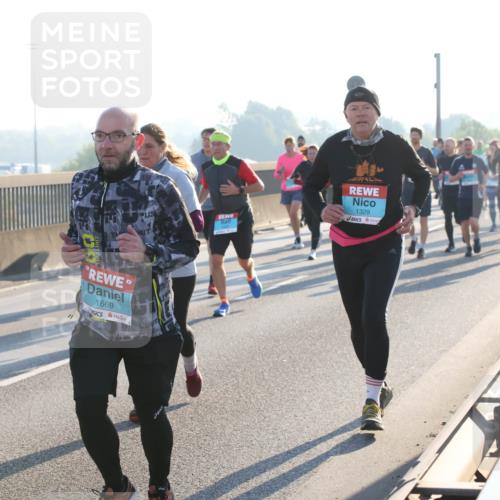 03.10.2025 - Köhlbrandbrückenlauf Lena Gebhardt http://msf.ph/oto/9065440 03.10.2025 09:22:32 Position 1 3445, 1669, 1329 meine-sportfotos.de