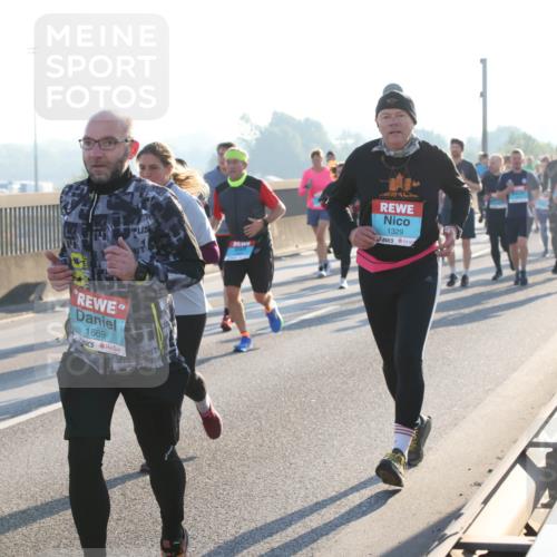 03.10.2025 - Köhlbrandbrückenlauf Lena Gebhardt http://msf.ph/oto/9065447 03.10.2025 09:22:33 Position 1 45, 1329, 1669 meine-sportfotos.de
