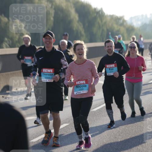 03.10.2025 - Köhlbrandbrückenlauf Jannik Wohlers http://msf.ph/oto/9065463 03.10.2025 09:26:25 Position 3 2569, 2568, 3475 meine-sportfotos.de
