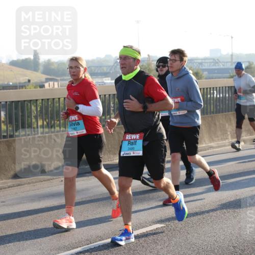 03.10.2025 - Köhlbrandbrückenlauf Lena Gebhardt http://msf.ph/oto/9065509 03.10.2025 09:22:36 Position 1 3487, 3486 meine-sportfotos.de