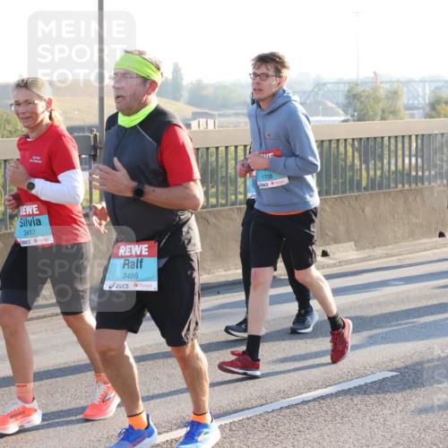 03.10.2025 - Köhlbrandbrückenlauf Lena Gebhardt http://msf.ph/oto/9065527 03.10.2025 09:22:36 Position 1 3487, 3486, 1708 meine-sportfotos.de
