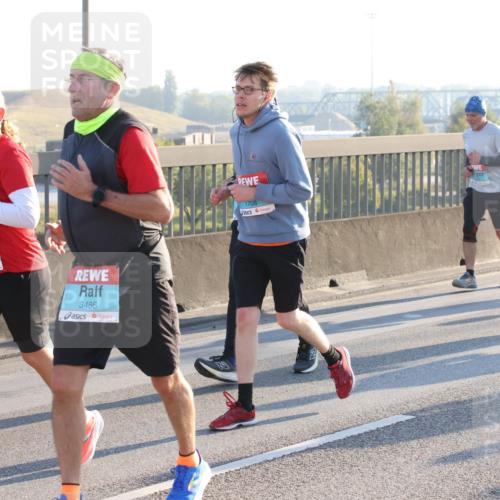 03.10.2025 - Köhlbrandbrückenlauf Lena Gebhardt http://msf.ph/oto/9065533 03.10.2025 09:22:36 Position 1 3487, 3486, 1708 meine-sportfotos.de