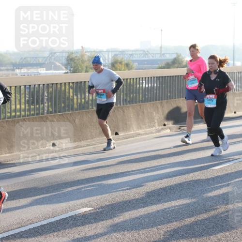 03.10.2025 - Köhlbrandbrückenlauf Lena Gebhardt http://msf.ph/oto/9065542 03.10.2025 09:22:37 Position 1  meine-sportfotos.de