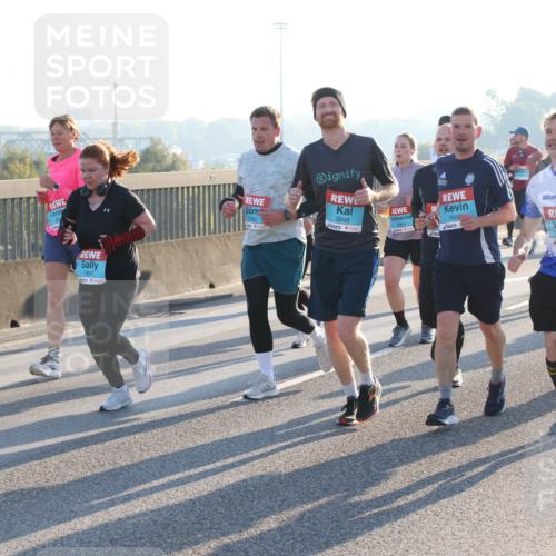 03.10.2025 - Köhlbrandbrückenlauf Lena Gebhardt http://msf.ph/oto/9065553 03.10.2025 09:22:37 Position 1 1807, 1782, 3048, 3047, 3049, 2449 meine-sportfotos.de