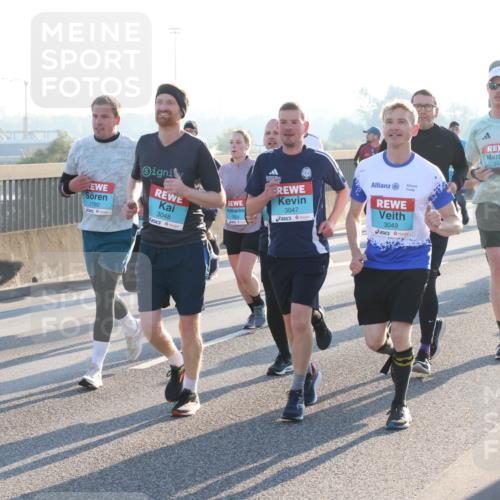 03.10.2025 - Köhlbrandbrückenlauf Lena Gebhardt http://msf.ph/oto/9065559 03.10.2025 09:22:38 Position 1 1807, 3048, 1782, 2054, 3047, 3049, 2449 meine-sportfotos.de